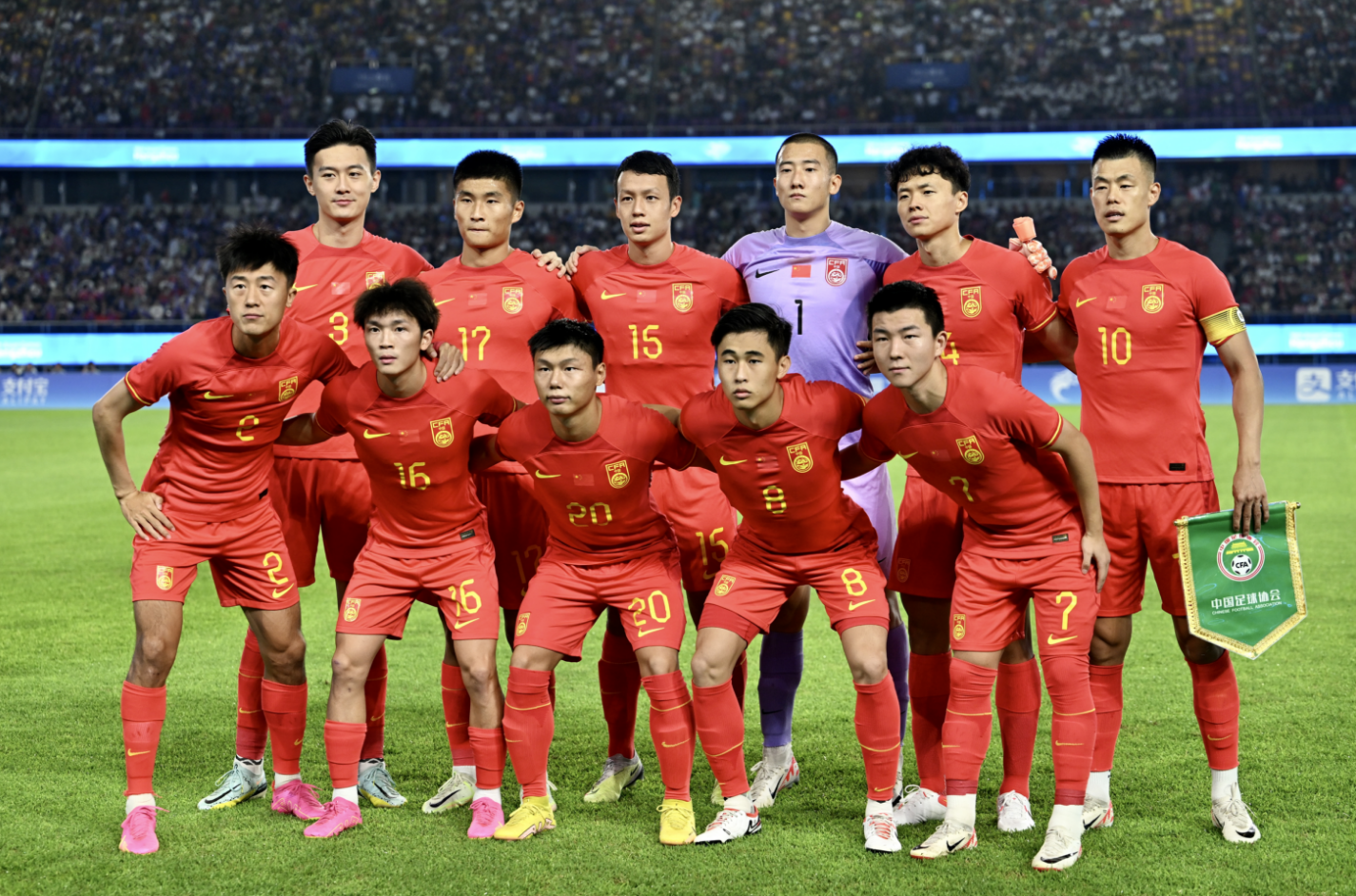 国内足球联赛的激烈竞争，谁能最终登顶领奖台？的简单介绍