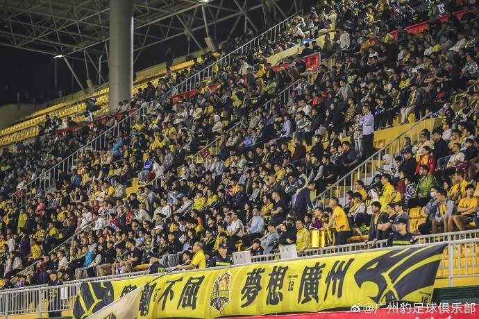 包含佛罗伦萨主场告负拿坡里，遭遇赛季第四场失利的词条