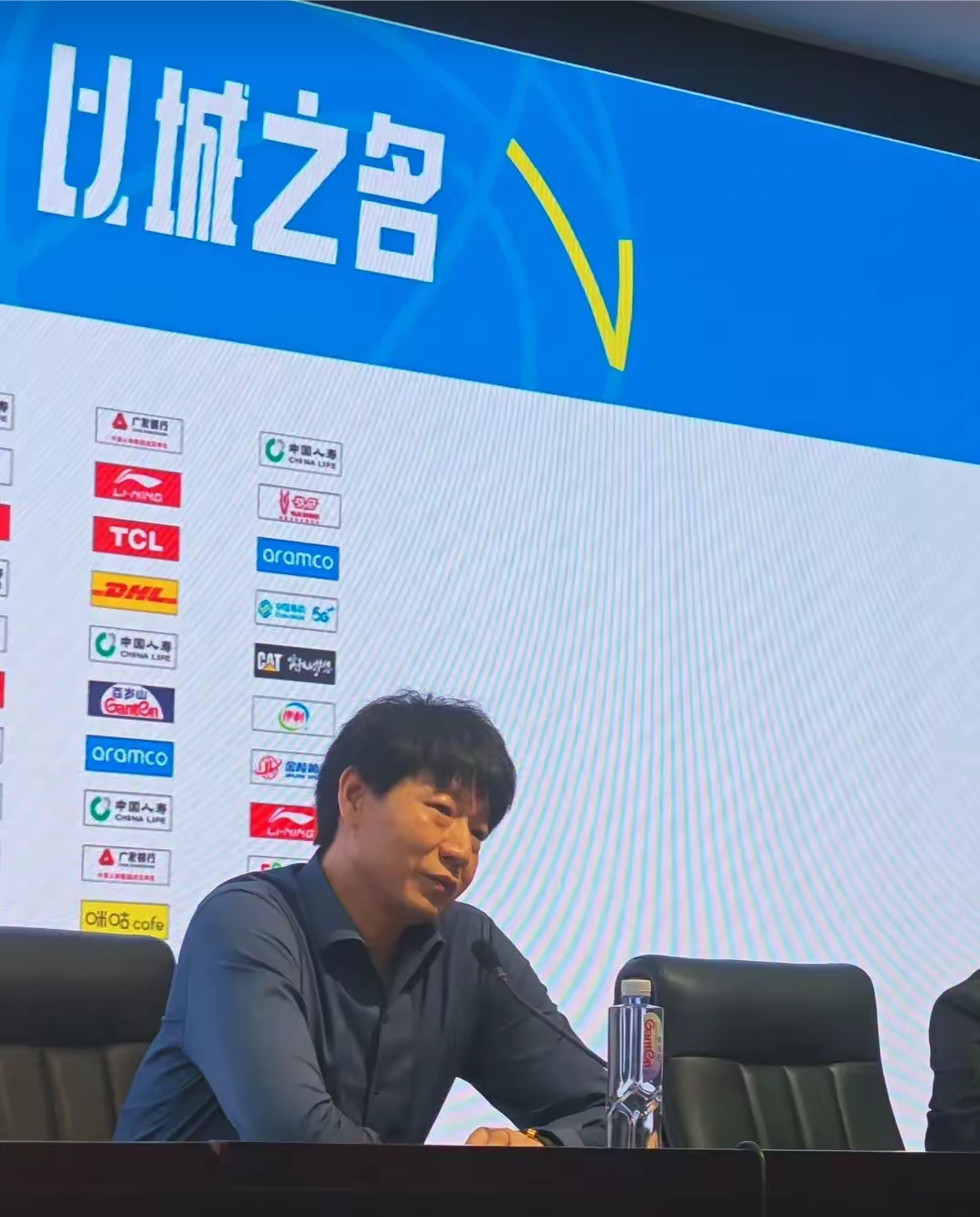 球队主教练在赛后发布会上分析了球队在比赛中的不足之处