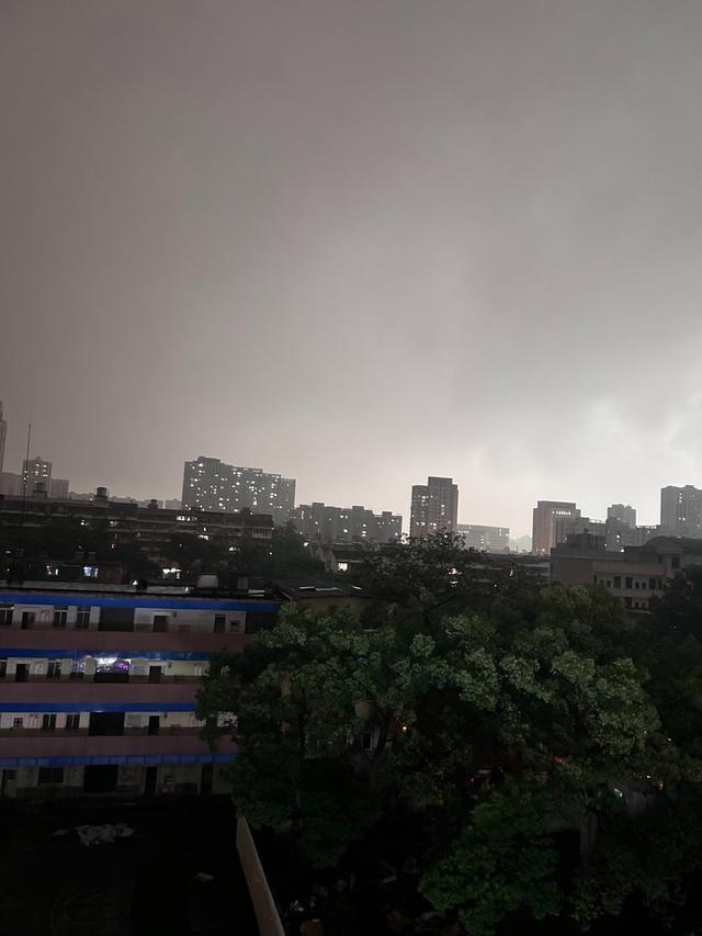 狂风暴雨！球队士气高昂冲向胜利的简单介绍