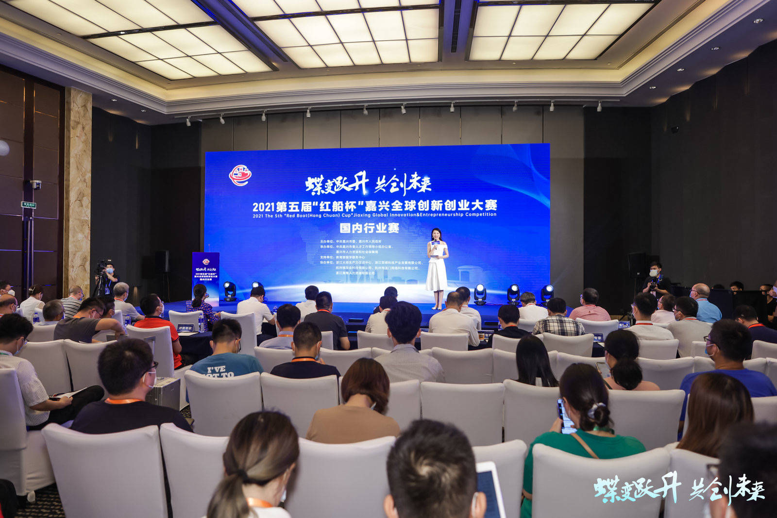 关于西班牙荷兰对垒，角逐半决赛入场券的信息
