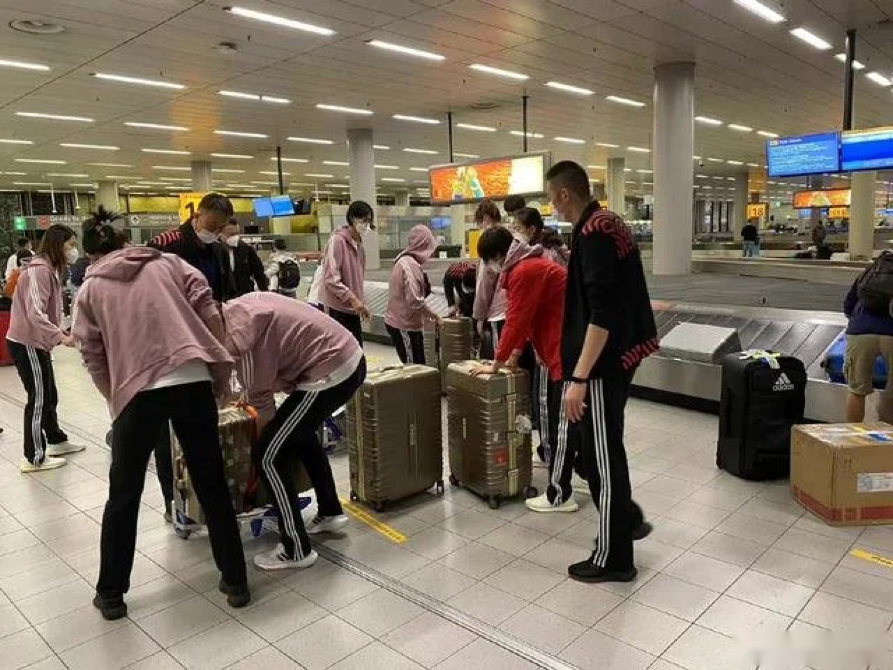 阿姆斯特丹攜手晉級，巡迴賽程不容大意的简单介绍